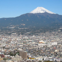 香貫山から見た市街地と富士山