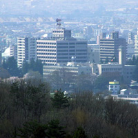 福岡県庁と福島市街
