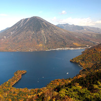 半月山から望む男体山と中禅寺湖