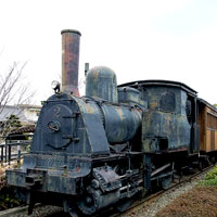 防府駅に保存されている防石鉄道の車両